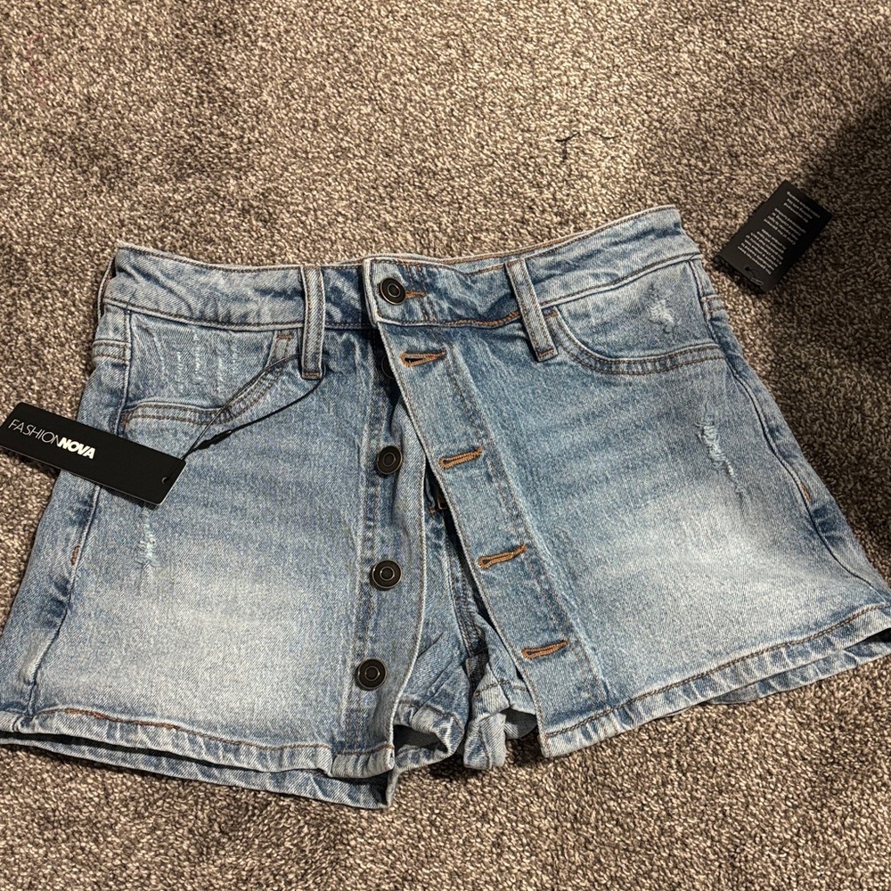 Fashion Nova Button-Front skirt Short